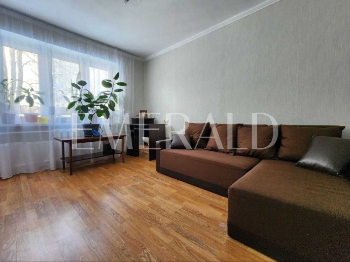 Кімната в гуртожитку з власним санвузлом.  Біля метро! - фото 1