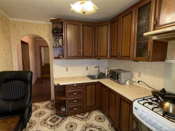 Продається  пів 3х кімнатної квартири, вул. Данькевича 1/79, Троєщина Киев