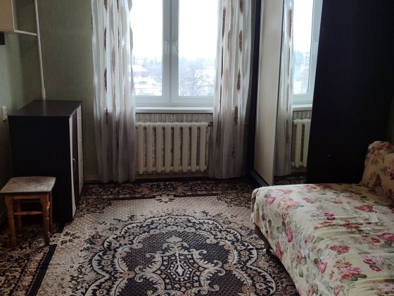 Кімнату в гуртожитку Дніпро