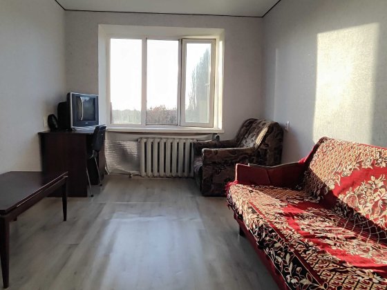 Кімната 17.3 м2  в гуртожитку блочного типу.З меблями та технікою