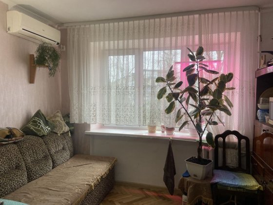 Продаж 2-кімнатного гуртожитку, вул. Кубанської України, метро Лісова. Київ