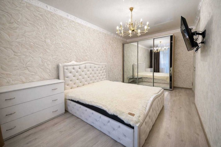 Продаж 2-х кімнатна,Драгоманова,євроремонт,105000! - фото 1