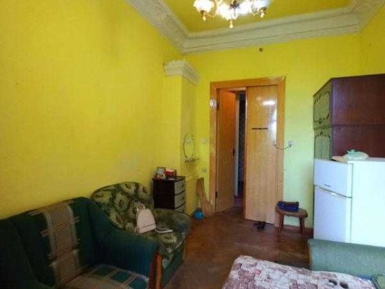 Продам комнату в коммуне в центре на улице Ольгиевская.