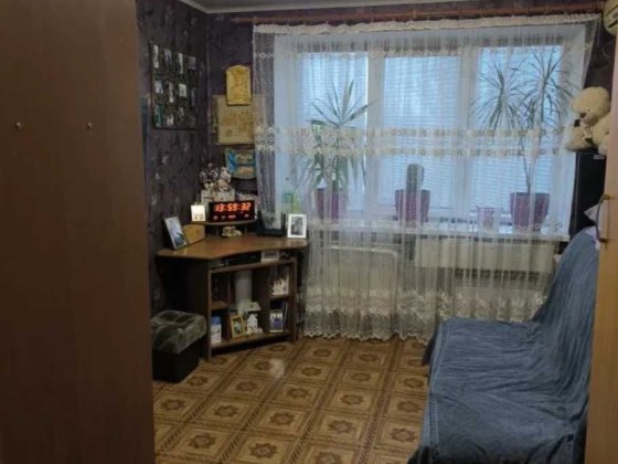 Доглянута кімната в гуртожитку з власним санвузлом