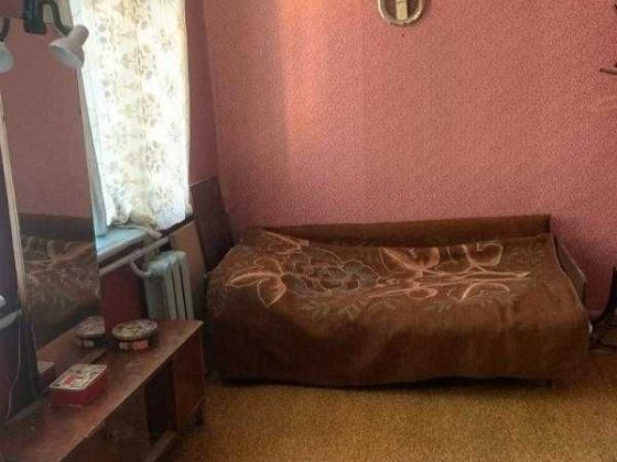 Продам 2-кімнати комунальні з власною кухнею та ванною. Новий ринок