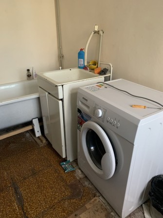 Продам в центре две комнаты в комуне - фото 1