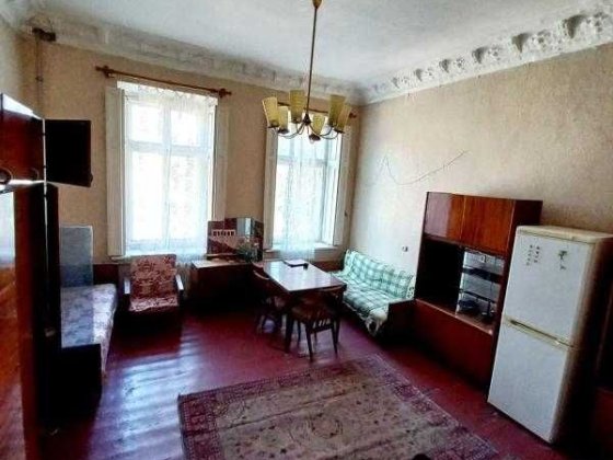 Продам  комнату в коммуне в центре на улице 10 Апреля.