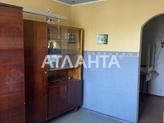 Просторная комната , с выделенной зоной кухни. Вблизи моря.