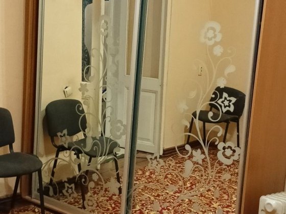 Сдам В центре города хозяйка две комнаты в коммуналке