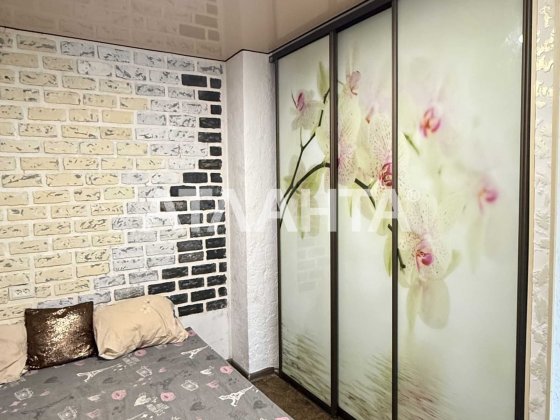 Велика кімната 18 м. з капремонтом, меблямі та технікой.