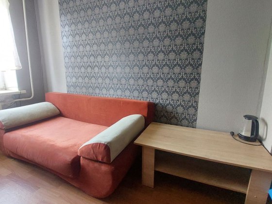 Продам комнату в коммуне в Суворовском районе