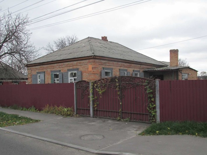 Продається цегляний газифікований будинок по вул. Скічко (14 район) - фото 1