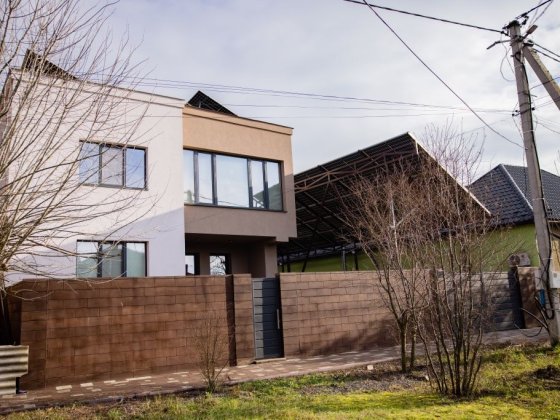 Продається гостьовий комплекс в центрі м.Берегове Берегово