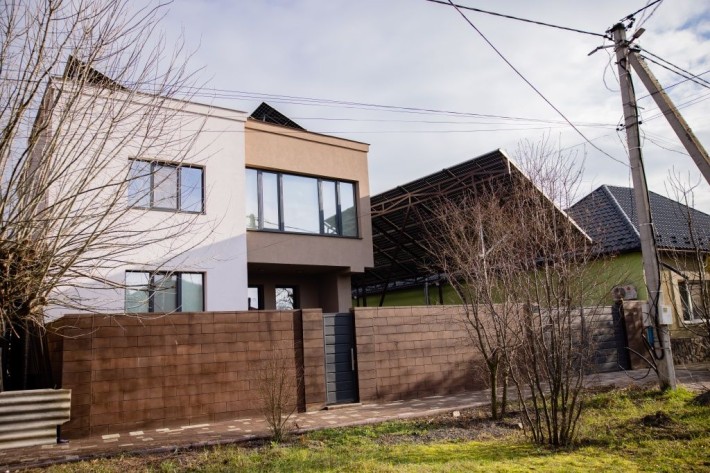 Продається гостьовий комплекс в центрі м.Берегове - фото 1