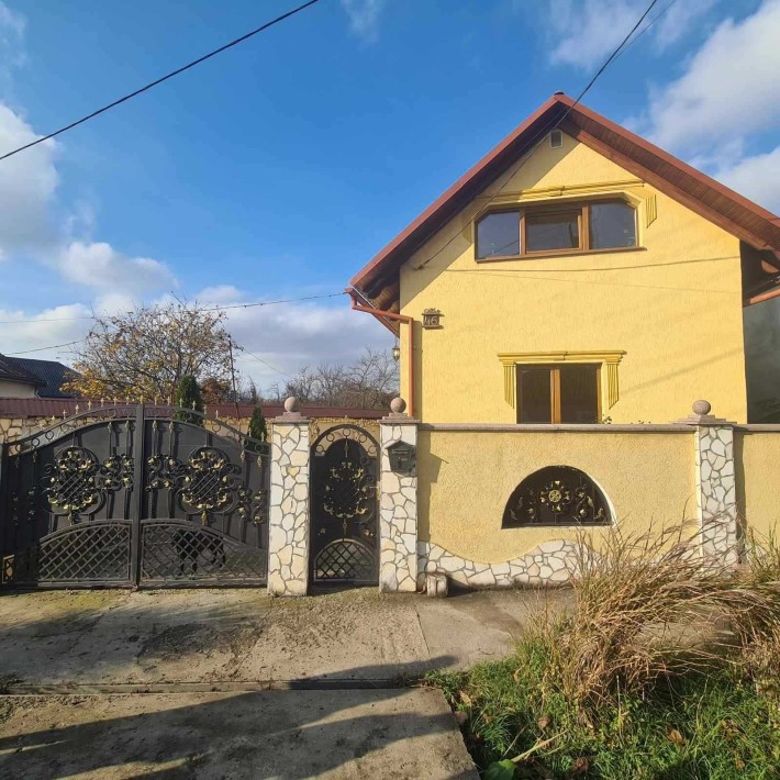 Продається чудовий сімейний будинок в м.Берегово - фото 1