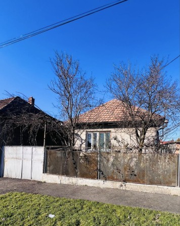 Продаж будинку в м. Берегове (район стадіону) - фото 1