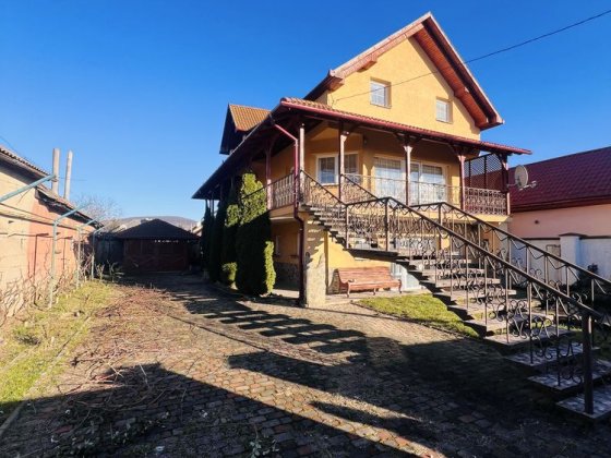 Продаж просторого будинку в м. Берегове Берегово