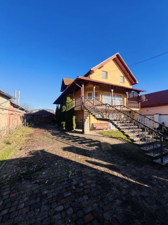 Продаж просторого будинку в м. Берегове - фото 1