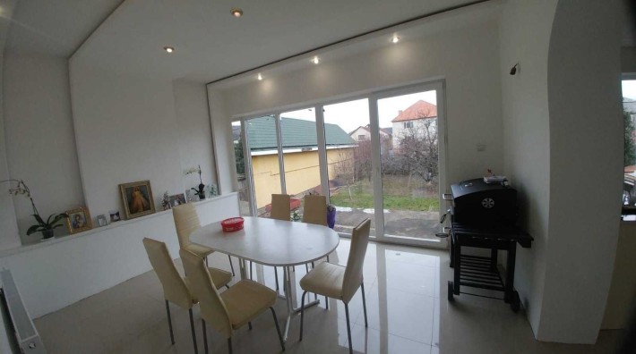 Продам будинок м.Берегове біля термальних басейнів - фото 1