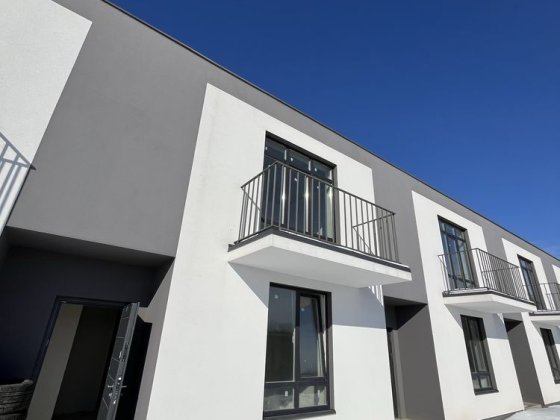 Таунахус біля озера з балконом. єОселя !!! Гостомель