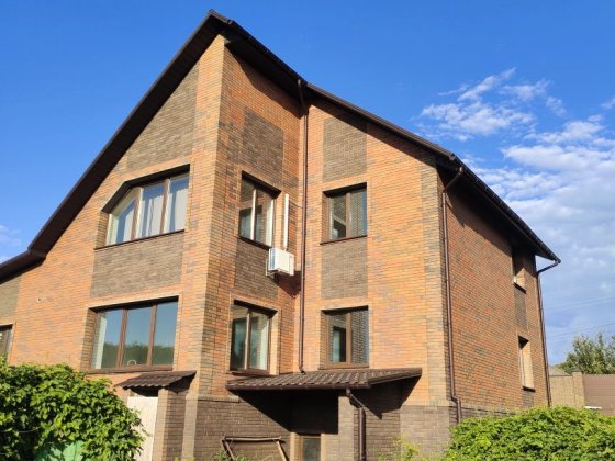 Продам 2х поверховий будинок