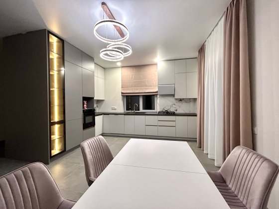 Весняна 12. Свіженький таун. 3 спальні Гостомель