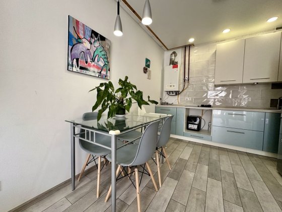 Таун з ремонтом, газ. Біля парку та інфраструктури. Гостомель