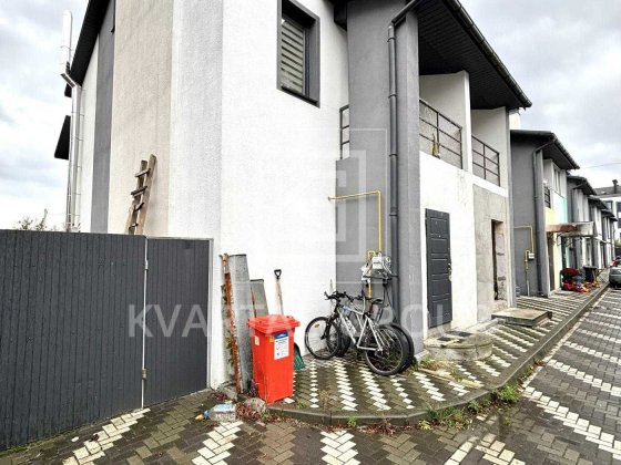 Просторий кутовий таунхаус з ремонтом  біля Бучанського парку. Гостомель