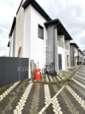 Просторий кутовий таунхаус з ремонтом  біля Бучанського парку. - фото 1