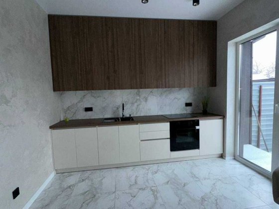 Одноповерховий таунхаус з ремонтом, технікою та меблями в Гостомелі.