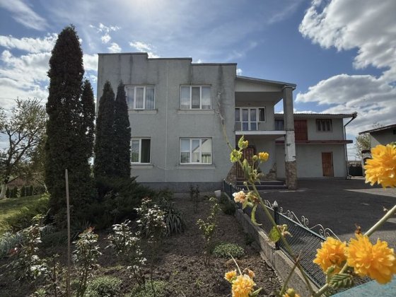 Просторий будинок в м. Дубно, вул. Берестецька Дубно