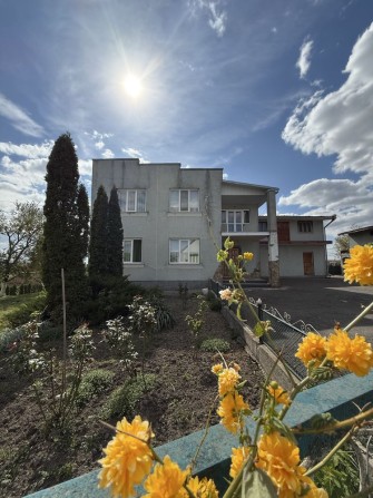 Просторий будинок в м. Дубно, вул. Берестецька - фото 1