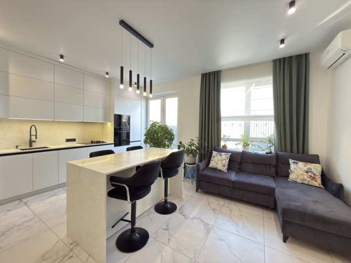 Новий таун з дизайнерським ремонтом з видом на озеро. Гостомель - фото 1