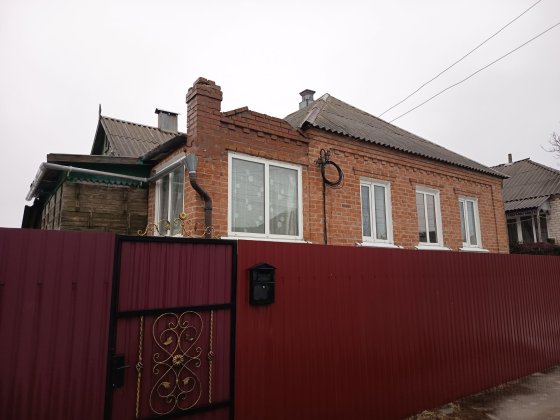 Продам 1,5 этажный дом г.Изюм.Торг есть