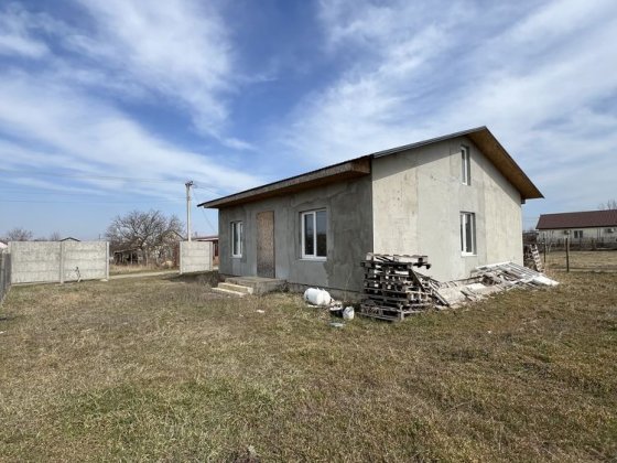 Продам новый дом на просторном участке, два фасада. Море!