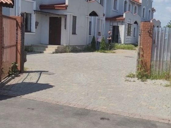 Продам таунхаус площею 158 кв. м. з частковим ремонтом