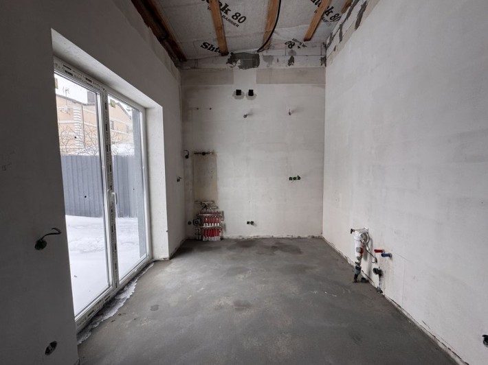 Продаж! Кутовий таунхаус з частковим РЕМОНТОМ! - фото 1