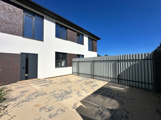 Продам Готовий Дуплекс з Видом на Озеро та Ліс. Центр Міста. Газ. Гостомель