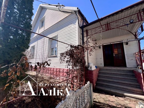 Продам просторий будинок на два входи Кам'янець-Подільський