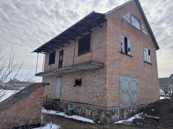 Продам будинок 2-х поверховий цегляний