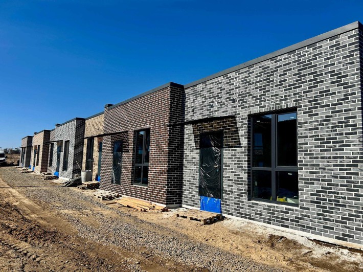 Готові до ремонту таунхауси, класний аналог трикімнатної квартири! - фото 1