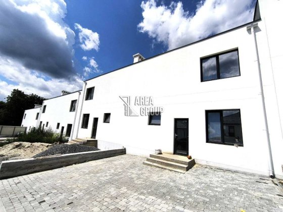 Продаж котеджу з ділянкою. Готовий до оздоблення, тихий район. Каменец-Подольский