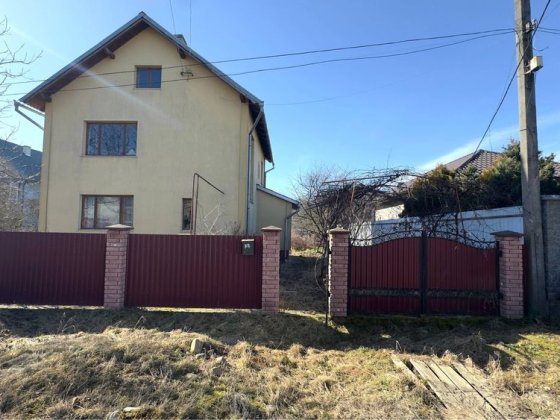 ПРОДАЄТЬСЯ житловий будинок в хорошому районі м.Коломия Коломия