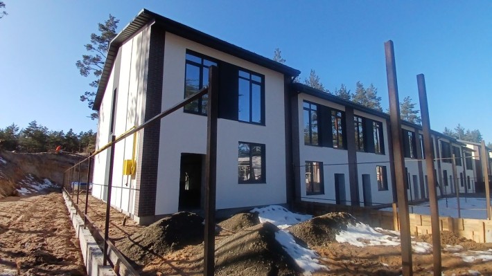 Біля Парку та Лісу Боковий таун з великою ділянкою.ГАЗ, - фото 1