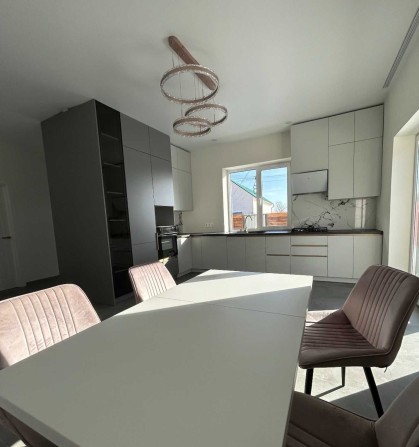 Продаж кутового таунхауса ремонт, газ. Гостомель. Ділянка 3,5 сотки - фото 1