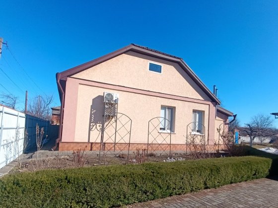 Сучасний будинок у центрі Лубен (вул. Рєпіна) Лубни