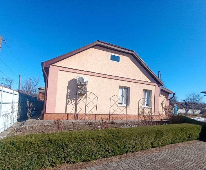 Сучасний будинок у центрі Лубен (вул. Рєпіна) - фото 1