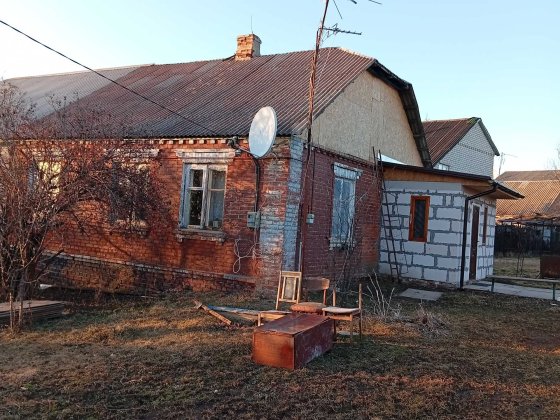 Продам пол дома с удобствами Люботин