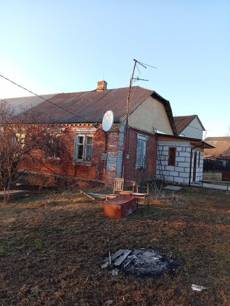 Продам пол дома с удобствами - фото 1