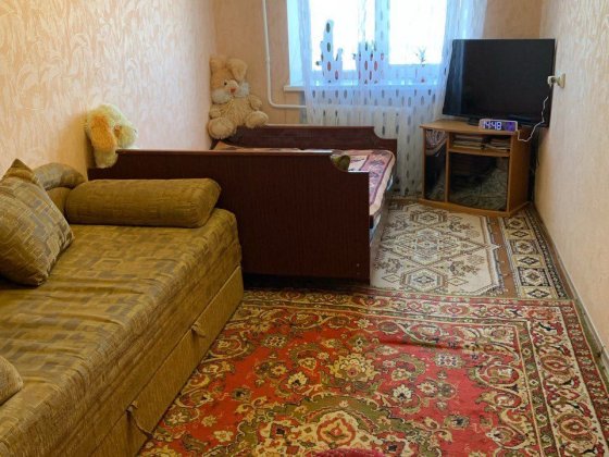 ПРОДАЖ КВАРТИРИ   .  м . Лозова Лозова